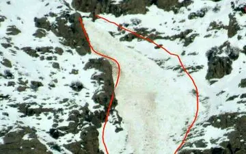 فوری / ریزش بهمن در ارتفاعات دنا هنگام پرواز بالگرد هلال احمر + عکس