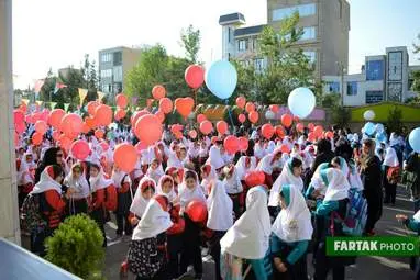 شور و اشتیاق فرشتگان مهرآفرین دبستان مهر آذین در اولین روز مهر 