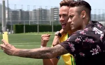 نیمار و مجسمه اش