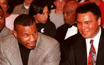 روایت گریه مایک تایسون بعد از شکست محمد علی کلی از لری هولمز و انتقام از او 