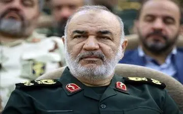 سردار سلامی: دشمن هر چقدر مهیب و پیشرفته و مجهز باشد شکست می‌خورد