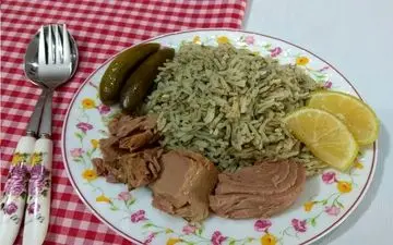 طرز تهیه سبزی پلو با تن ماهی؛ غذای فوری و خوشمزه به سبک مجلسی