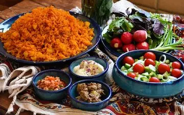 طرز تهیه دمی گوجه فرنگی؛ غذای ساده و خوشمزه با سیب‌زمینی