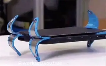 اختراع یک وسیله حالب برای جلوگیری از آسیب دیدن موبایل+فیلم