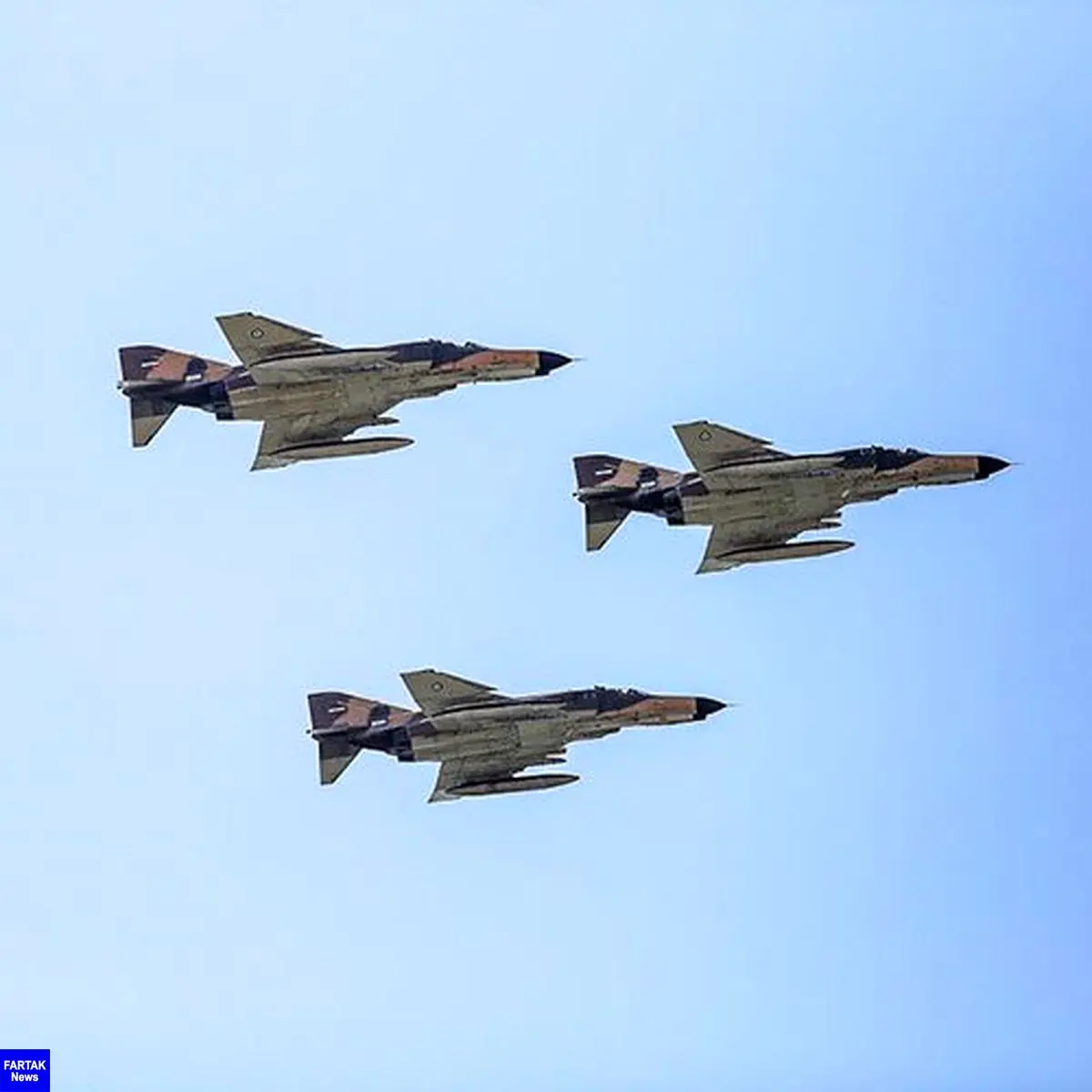 پرواز جنگنده‌های نیروی هوایی ارتش و سپاه بر فراز خلیج فارس
