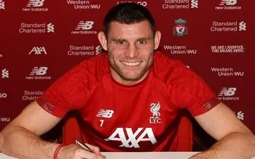  میلنر با لیورپول تمدید کرد