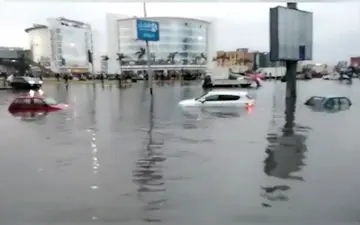 وقوع سیل و آب گرفتگی در خیابان‌های قاهره + فیلم