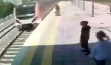 نجات یک زن از خودکشی در ایستگاه مترو