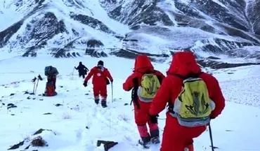 یافتن فرد مفقود شده در بهمن گلمکان توسط امدادگران و کوهنوردان اعزامی
