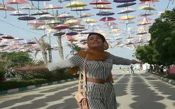 تیپ و استایل مرجان شکوفکی در جزیره کیش (عکس)