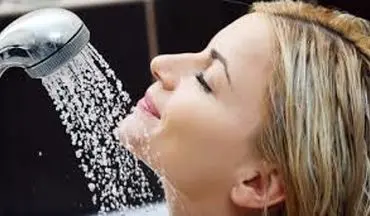 چرا موهایتان یک روز بعد از دوش گرفتن چرب می‌شوند؟