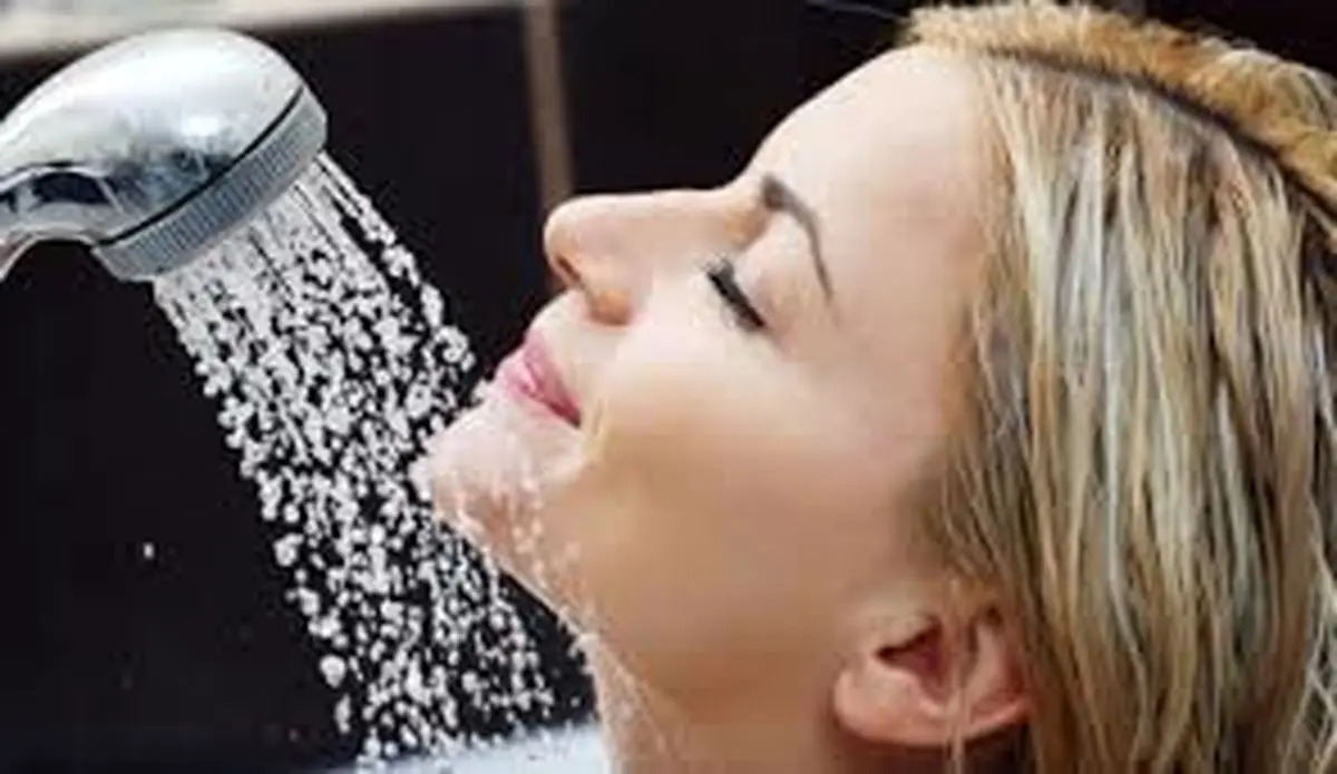 چرا موهایتان یک روز بعد از دوش گرفتن چرب میشوند؟