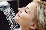 چرا موهایتان یک روز بعد از دوش گرفتن چرب می‌شوند؟