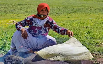 طرز تهیه نان سنتی خوشمزه قزوینی/ طعم این نان هرگز از یادت نمیره!