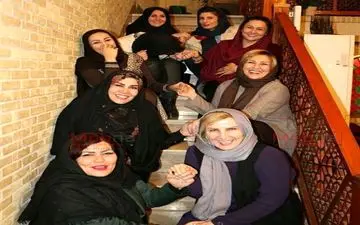 ژست جالب بازیگران سرشناس روی پله