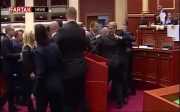 درگیری نمایندگان در پارلمان + فیلم