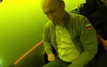  سفر جیمز باندی پوتین با زیردریایی به خلیج فنلاند