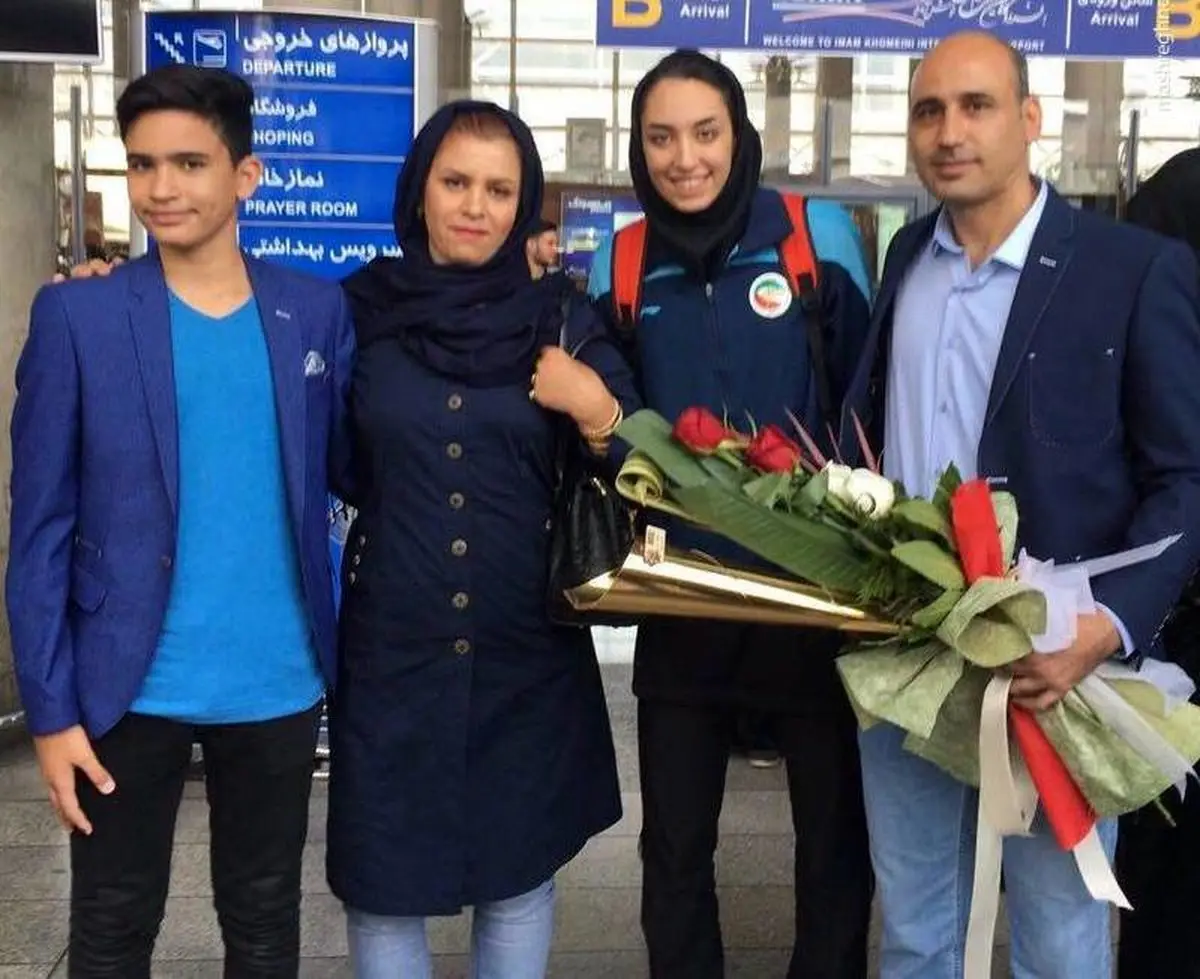عکس/ کیمیا علیزاده در کنار خانواده اش