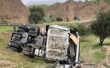 واژگونی تانکر سوخت در بندر عباس موجب مرگ راننده شد