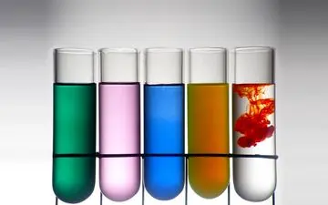  هر رنگ ادرار چه معنایی می‌دهد؟