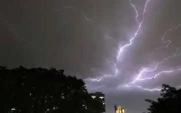 صاعقه جان یک مرد روستایی را در دهگلان گرفت