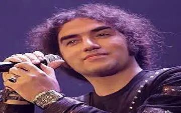 تیپ متفاوت رضا یزدانی در کنار همسر و دخترش+عکس