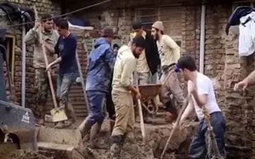 امداد  مردمی در مناطق سیل زده