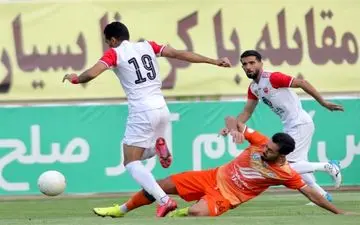 پرسپولیس اگر می‌خواهد موفق شود باید یک مهاجم شش دانگ جذب کند!