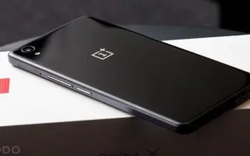 عکس های تازه ترین مدل گوشی وان پلاس لو رفت