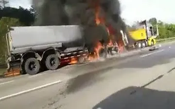 زنده ماندن یک راننده پس از جزغاله شدن در شعله‌های آتش + فیلم 