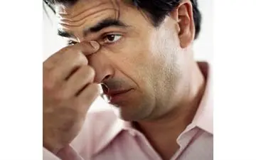 
توصیه‌های طب سنتی برای درمان مشکل خلط پشت حلق