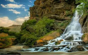 آبشاری زیبا در لرستان