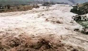جاری‌شدن سیلاب در روستای حسینان دامغان + فیلم