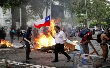 
شیلی قانون اساسی زمان پینوشه را به همه‌پرسی می‌گذارد
