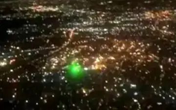  پرتاب لیزر به هواپیماها در آسمان تهران| اتفاقی نیفتاد؟