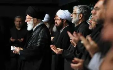 با حضور رهبر معظم انقلاب؛ مراسم عزاداری شام غریبان در حسینیه امام خمینی(ره) برگزار شد