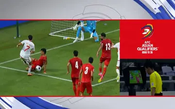 اشتباه داور در اعلام پنالتی برای امارات برابر ایران + ویدئو