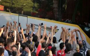 استقبال گرم رفسنجانی‌ها از کاروان پرسپولیس