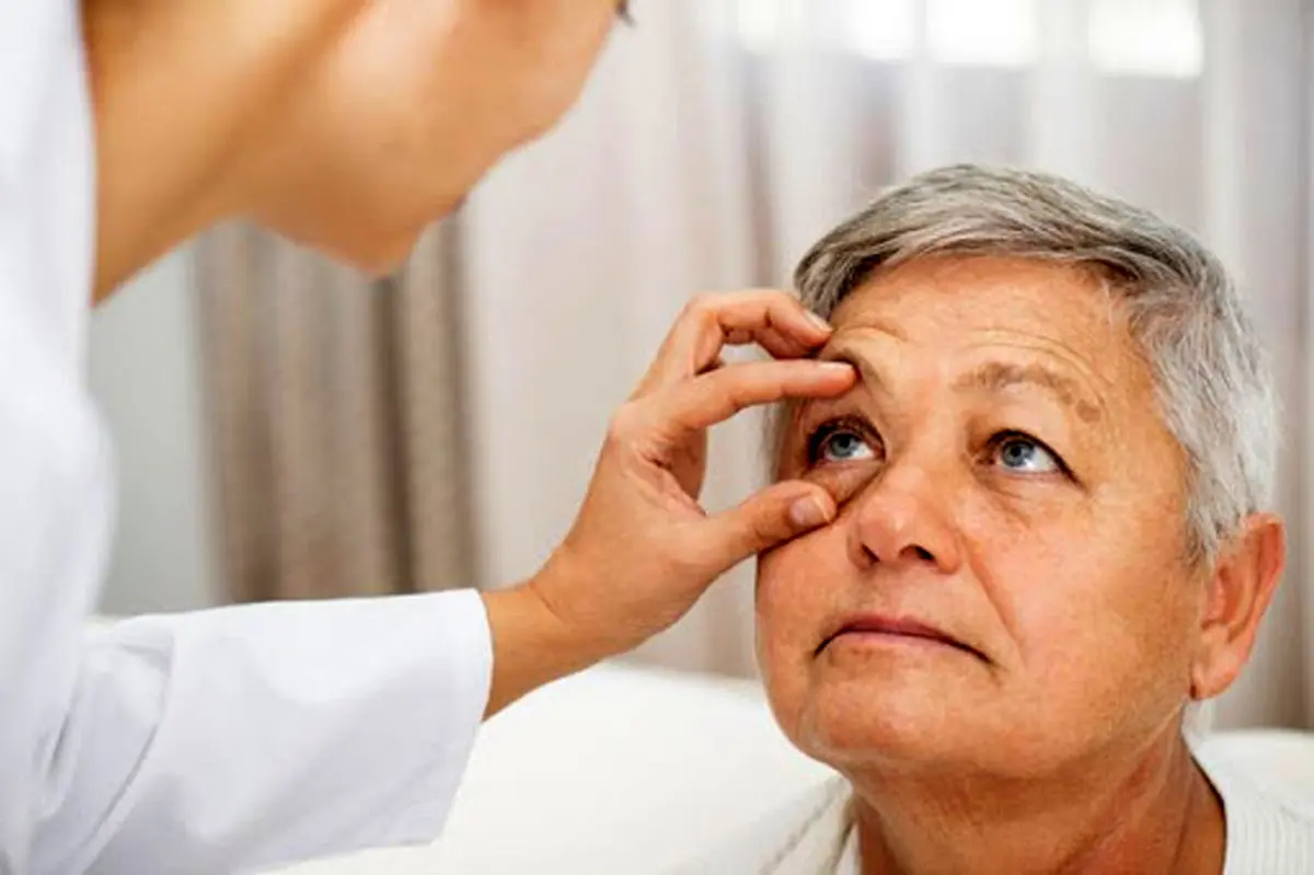 سالمندان هر سال نزد متخصص چشم بروند