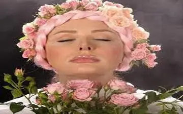 میکاپ و حجاب جالب نیوشا ضیغمی برای تبلیغ یک محصول آرایشی بهداشتی