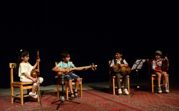 اجرای نوازندگان آکادمی موسیقی دانوش