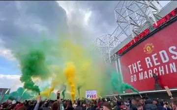 تظاهرات اعتراض آمیز هواداران منچستریونایتد علیه مالکان باشگاه + فیلم