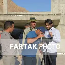 سعید عظیمی تور لیدر آژانس لندتراول در حال  بررسی سایت پرندگان