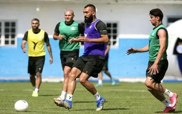 استقلال شاید تنها تیم سه دفاعه در لیگ برتر!