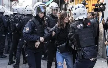 حمله پلیس ترکیه به تجمع زنان در استانبول