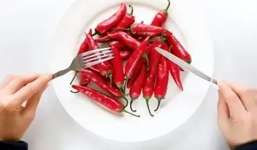 غذاهای تند به سوزش سر دل، معده درد یا اسهال منجر می شود