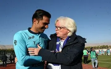 استقلال سالم بازی می‌کند و سالم جام می‌گیرد