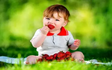 خاصیت‌های درمانی توت فرنگی برای کودکان
