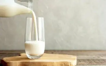 
مواد غذایی که نباید هرگز با شیر میل کنید