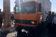برخورد کامیون با ۱۵ خودرو سواری در غرب تهران